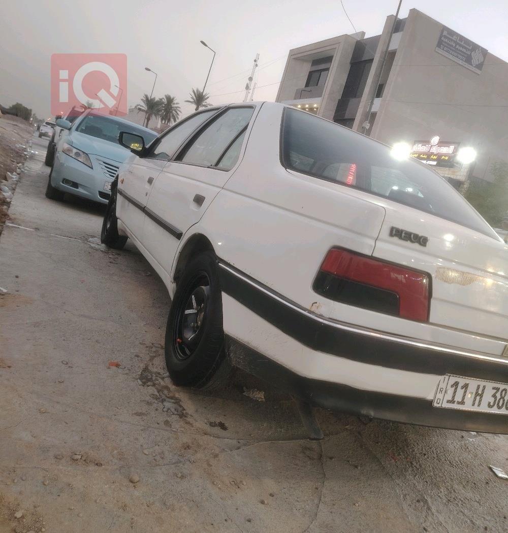 Peugeot 405